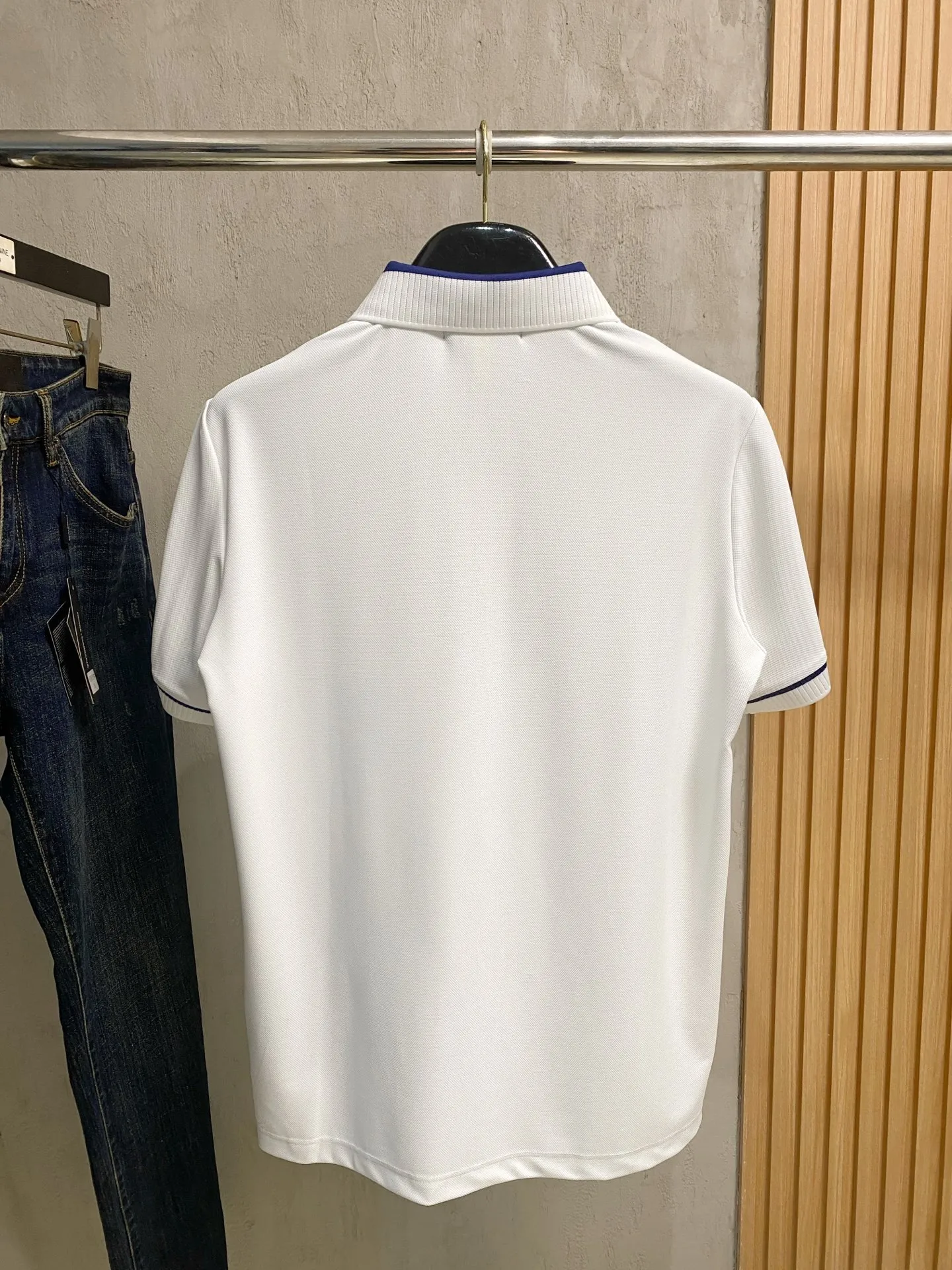 , LP highly recommends! Spring and summer new products are on sale at the counter. Fashionable Premium Men's Polo - Logo on the chest, personalized and fashionable/Imported top-notch high-density mercerized pearls, extremely skin-friendly and comfortable. It feels very delicate, has a good texture, is cool and breathable, and is overall a very good product. It can be worn alone without any problem. Size M-4Xl